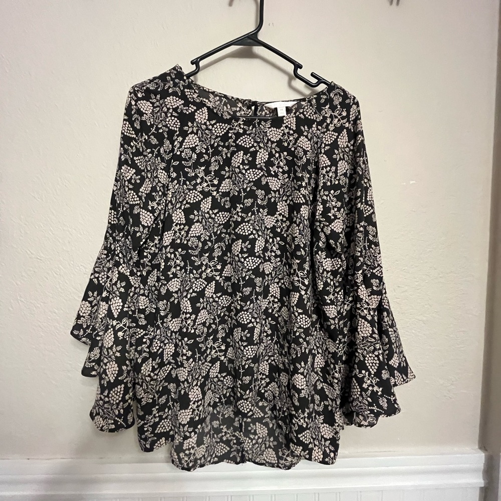 Lauren Conrad flowing long sleeve blouse